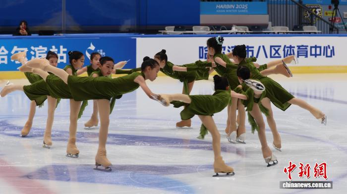 哈尔滨站双人滑青年组张轩绮丰闻强夺冠 中国花