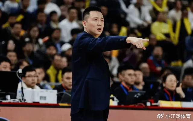 上海男篮逆转青岛取7连胜稳居榜首 山东男篮状态