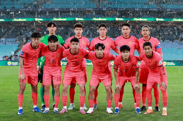 中国男足2-0力克世界杯新军库拉索 年轻球员王钰