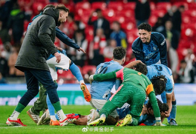 曼城小将奥赖利两度破门助球队首夺联赛杯冠军