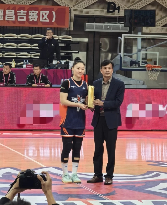 武桐桐荣膺WCBA常规赛MVP 奖励方式引发热议