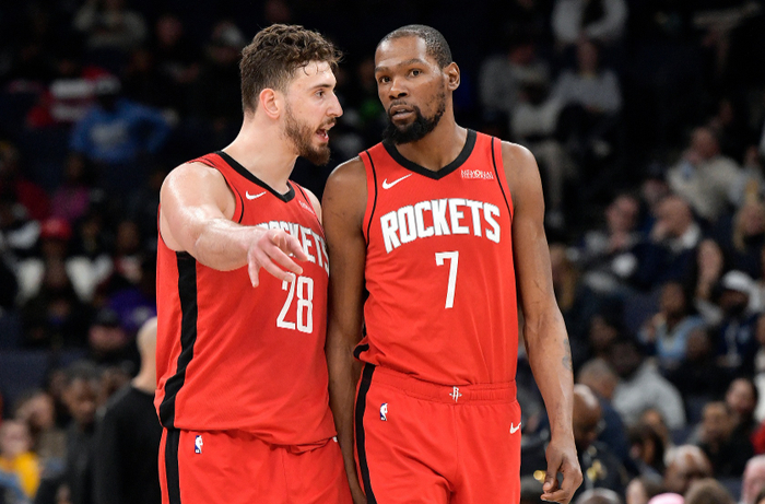 申京战术蜕变：从持球核心到蓝领中锋，失误率