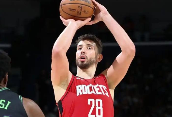 申京战术蜕变：从持球核心到蓝领中锋，失误率