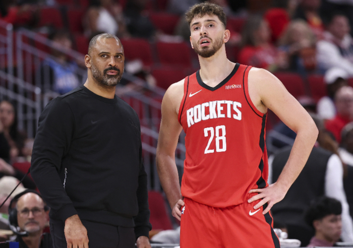 申京战术蜕变：从持球核心到蓝领中锋，失误率