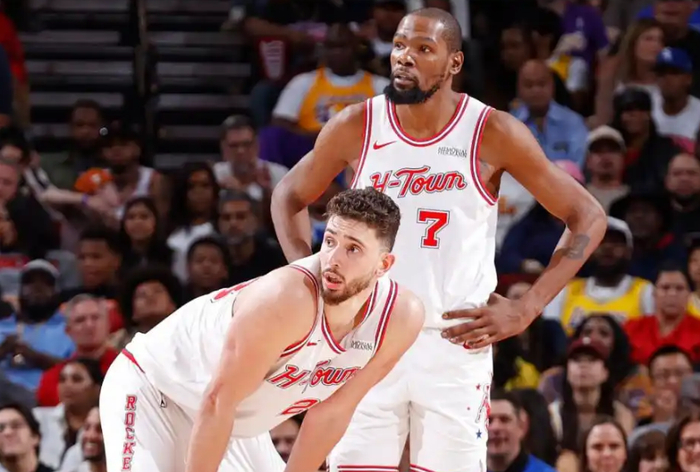 申京战术蜕变：从持球核心到蓝领中锋，失误率