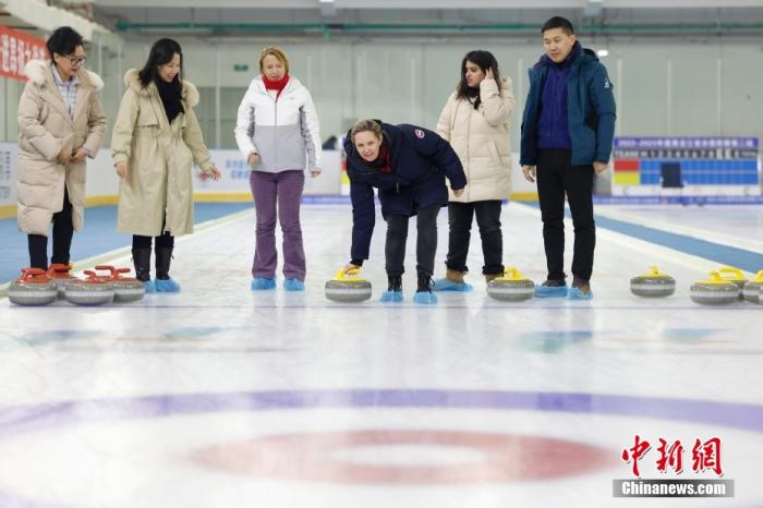 第9届亚冬会筹备活动在哈尔滨举行 使节体验冰雪