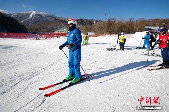 第9届亚冬会筹备活动在哈尔滨举行 使节体验冰雪